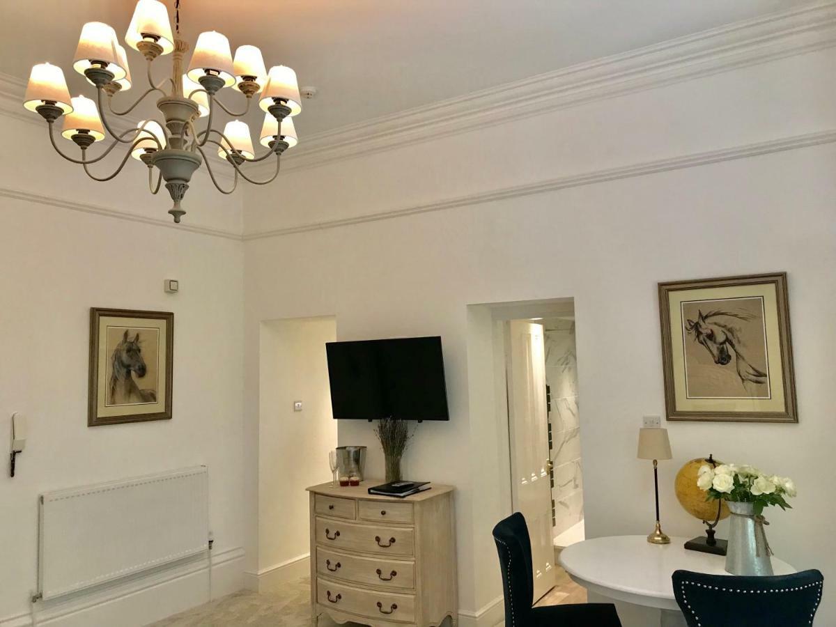 Ranmoor Serviced Apartments - The Courtyard Suite Sheffield Bagian luar foto